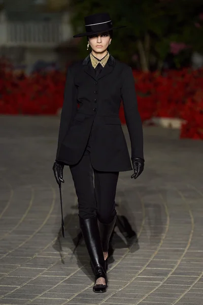 Look 64